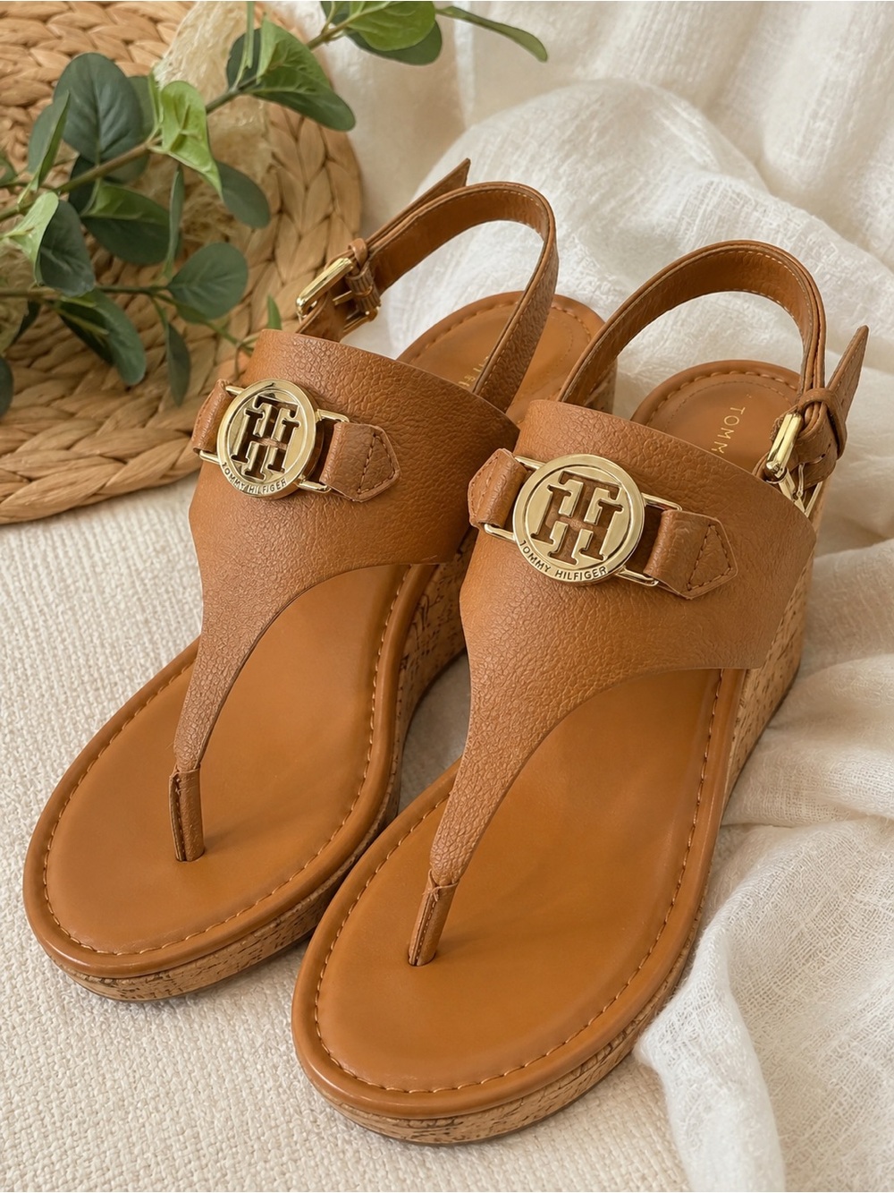 Tommy Hilfiger Tan Leather Wedge Thong Sandals with Gold Logo